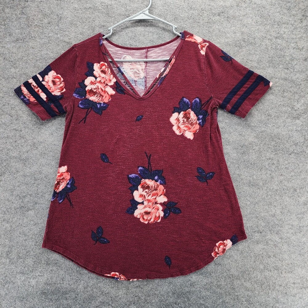 24/7 Maurices Shirt Womens Small Red Floral Short Sleeve